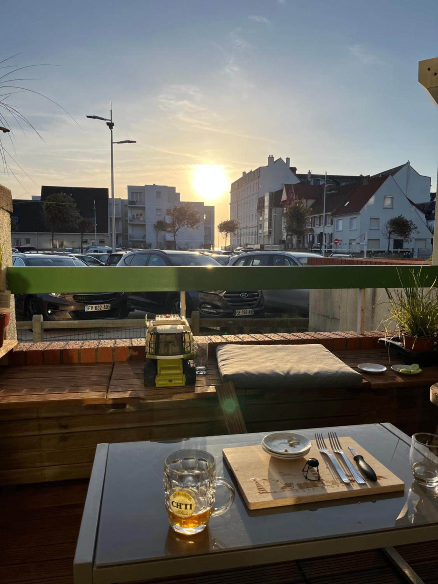 Agréable appartement et terrasse à 2 pas de la mer Wimereux Exterior foto